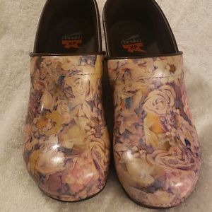 Dansko floral XP clog 40